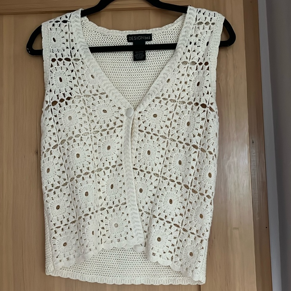 Knit sweater vest